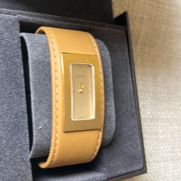 Vintage Gucci Watch - Picture 6 of 13